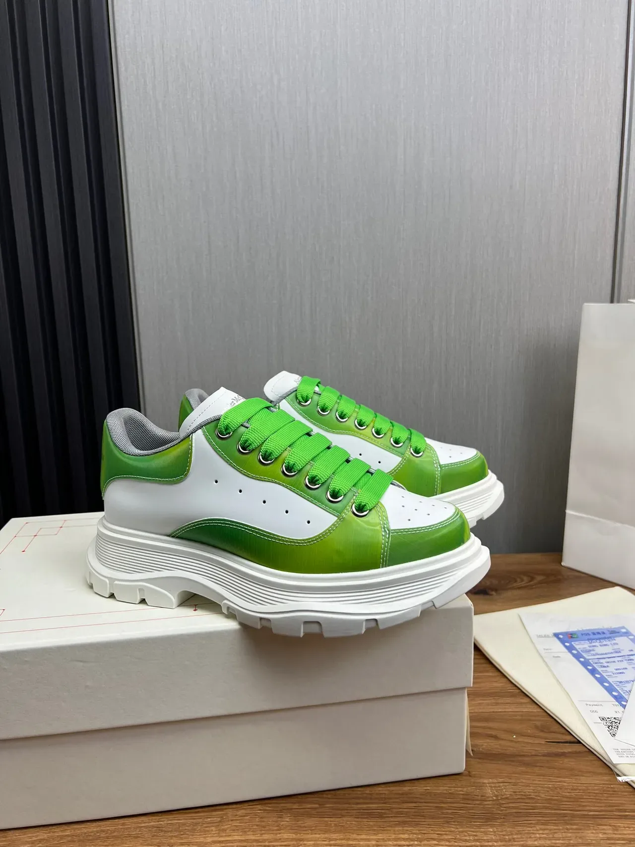 Alexander McQueen branco e verde Oversized Chunky tênis 2