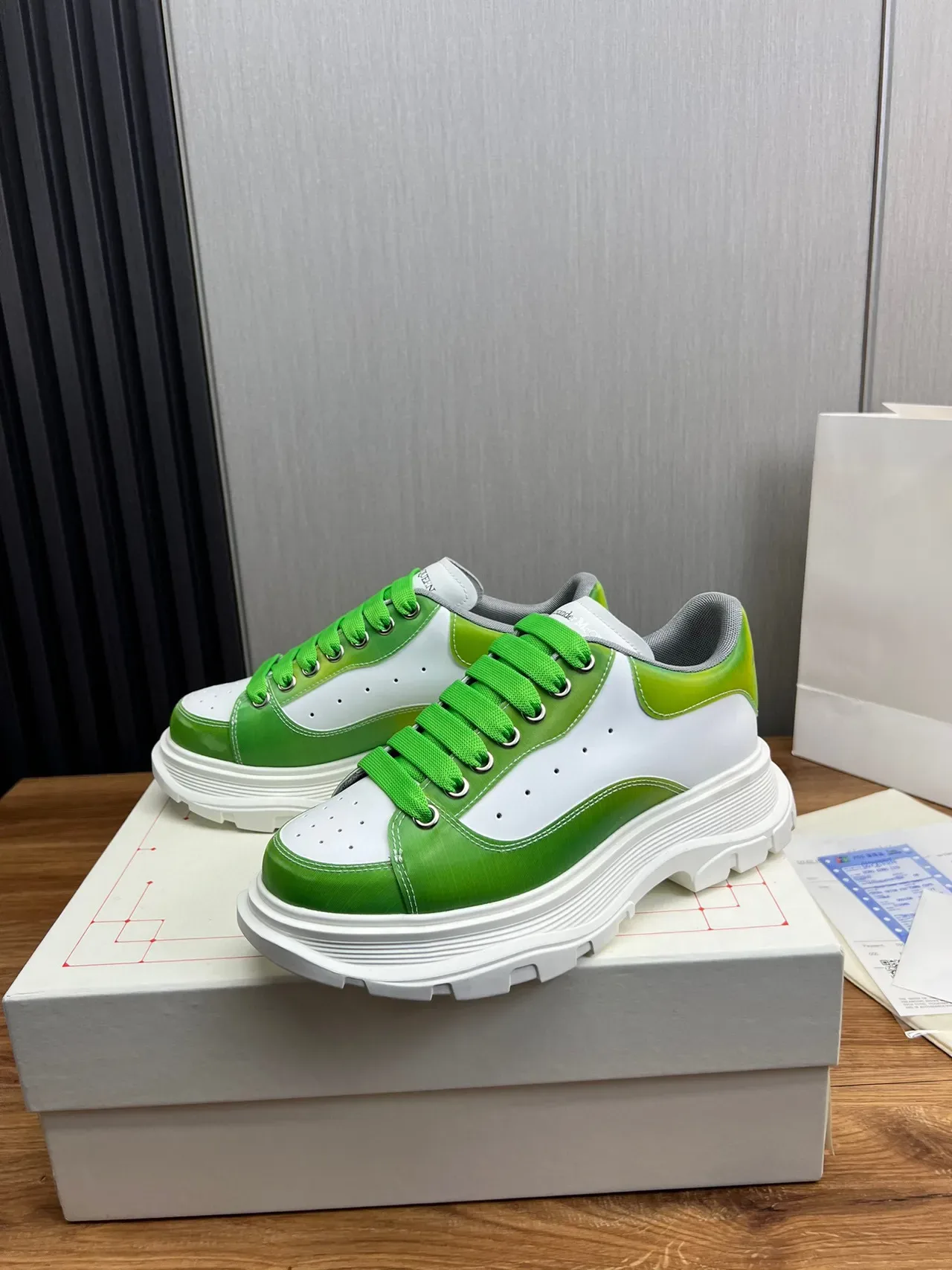 Alexander McQueen branco e verde Oversized Chunky tênis 4