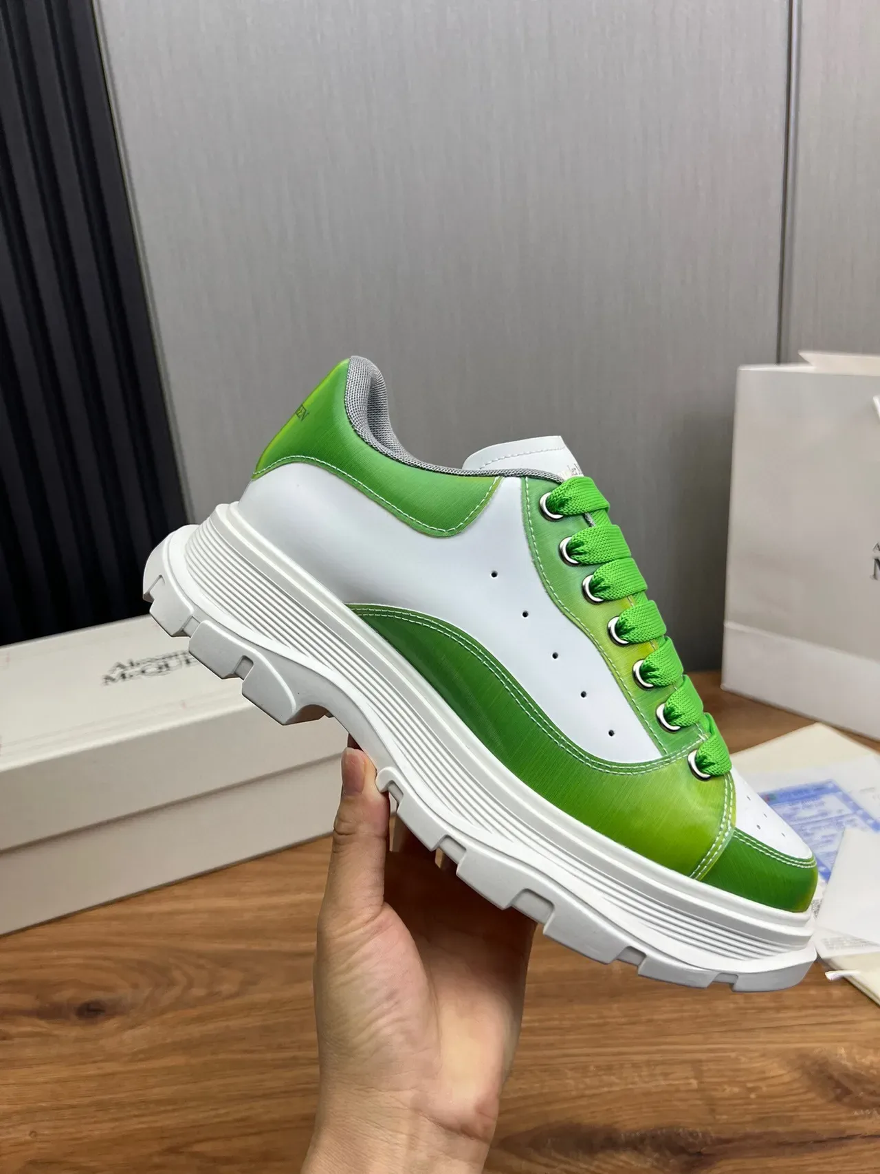Alexander McQueen branco e verde Oversized Chunky tênis 6