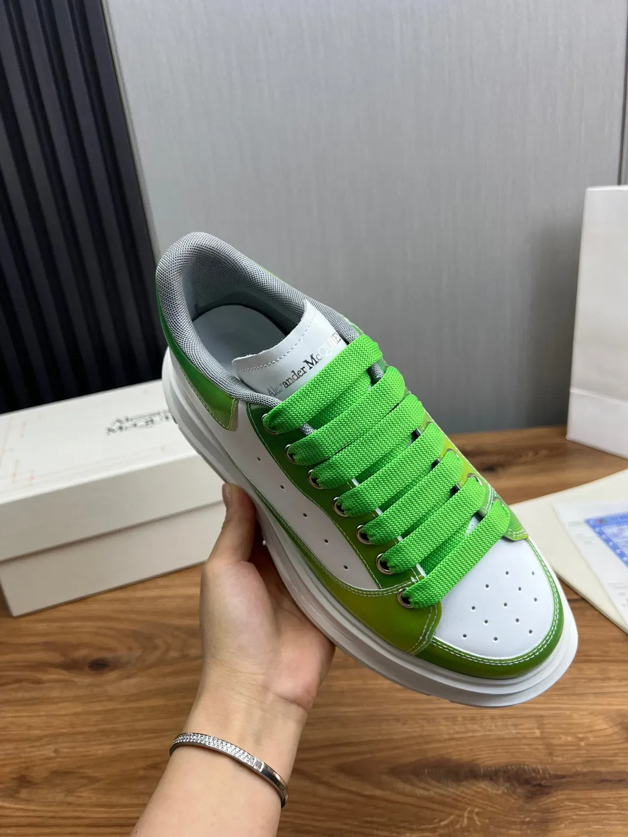 Alexander McQueen branco e verde Oversized Chunky tênis 9