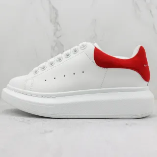 Alexander McQueen ओवरसाइज्ड सफेद और लाल लाइफस्टाइल स्नीकर