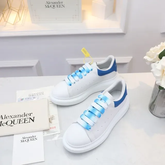 Alexander McQueen 宽大运动鞋 白蓝 平台鞋底 光滑皮革鞋面 生活方式运动鞋 3