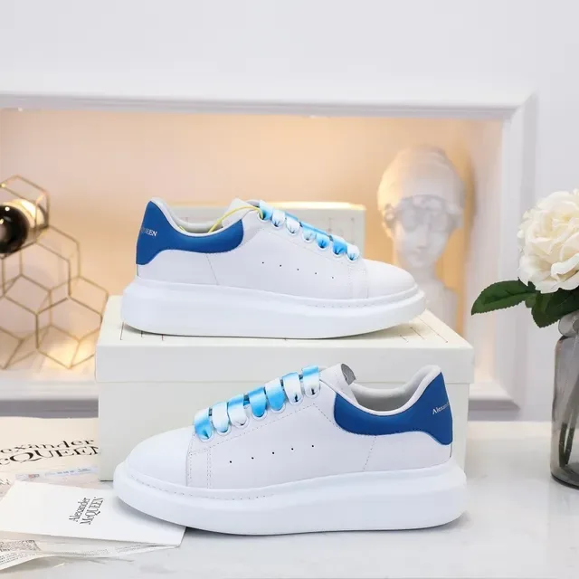 Alexander McQueen 宽大运动鞋 白蓝 平台鞋底 光滑皮革鞋面 生活方式运动鞋 4