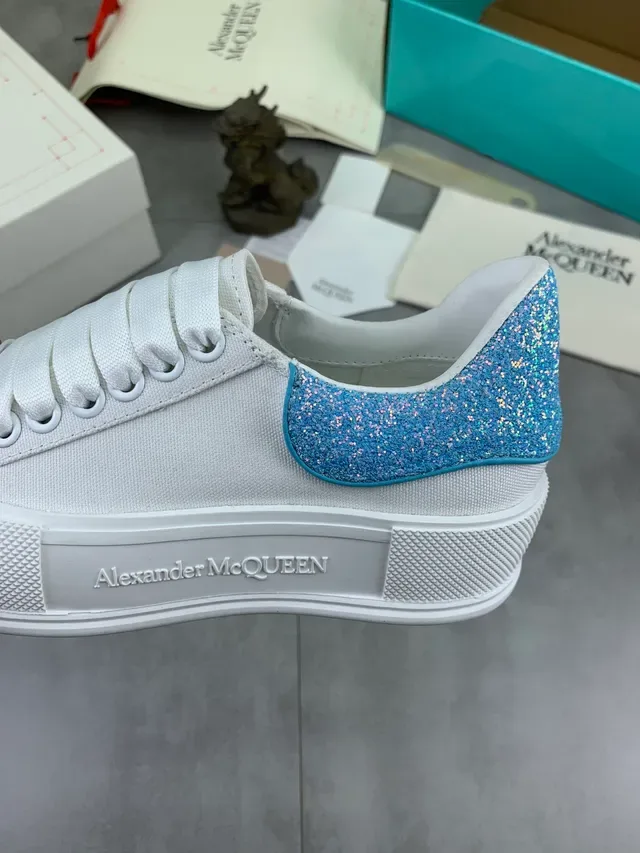 Alexander McQueen Tênis oversized Branco Azul Silhueta Glitter Etiqueta de Calcanhar Sneakers Lifestyle 4