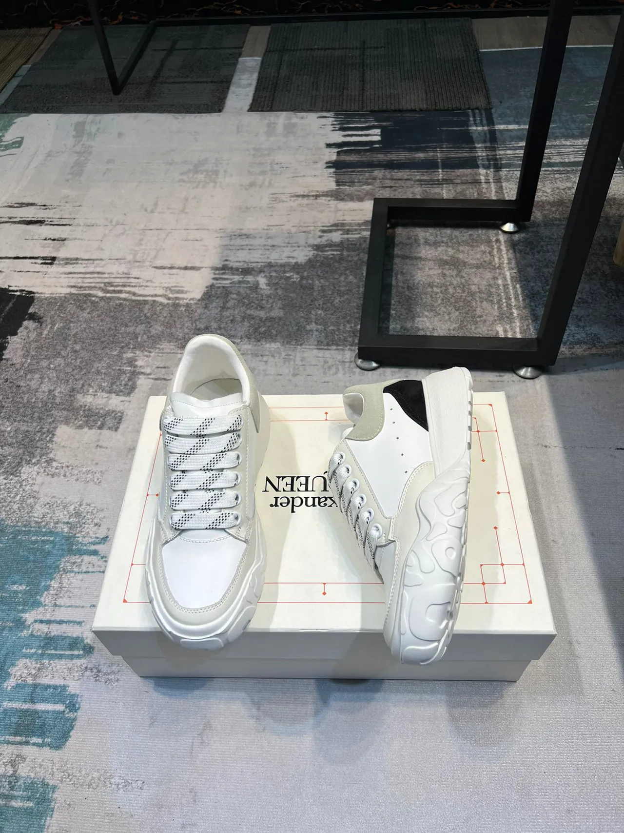 Alexander McQueen oversized স্নিকার সাদা ধূসর কালো চংকি স্নিকার 5