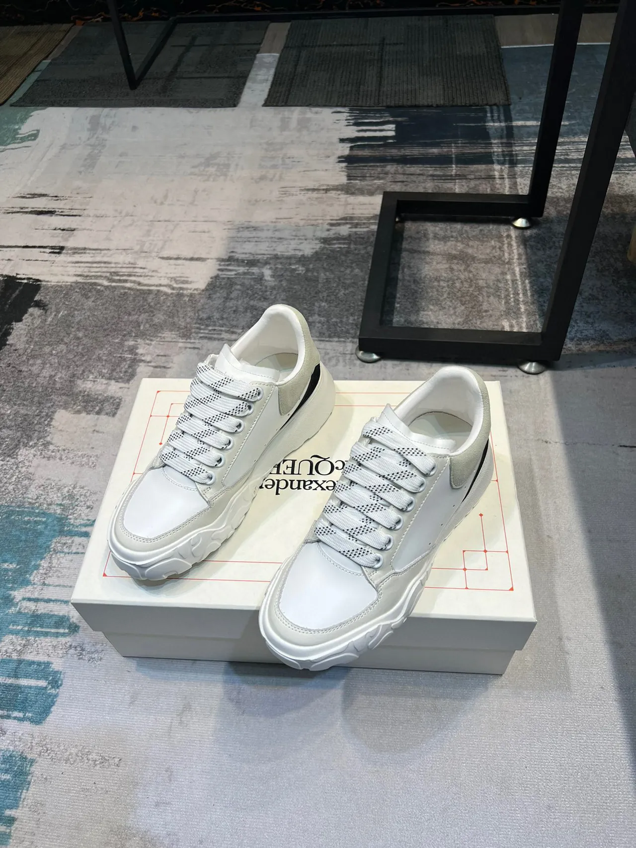 Alexander McQueen oversized স্নিকার সাদা ধূসর কালো চংকি স্নিকার 6