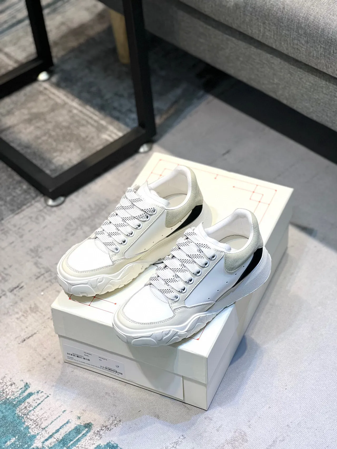 Alexander McQueen oversized স্নিকার সাদা ধূসর কালো চংকি স্নিকার 7
