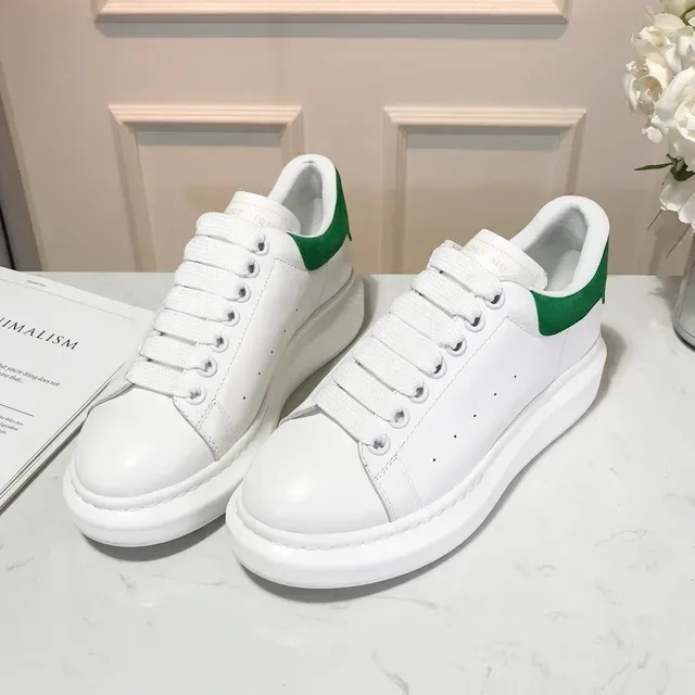 Alexander McQueen حذاء رياضي Oversized أبيض أخضر كعب جلدي علوي نمط حياة حذاء رياضي 4