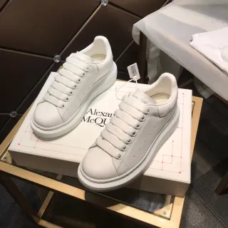Alexander McQueen विशाल सफेद जीवनशैली स्नीकर