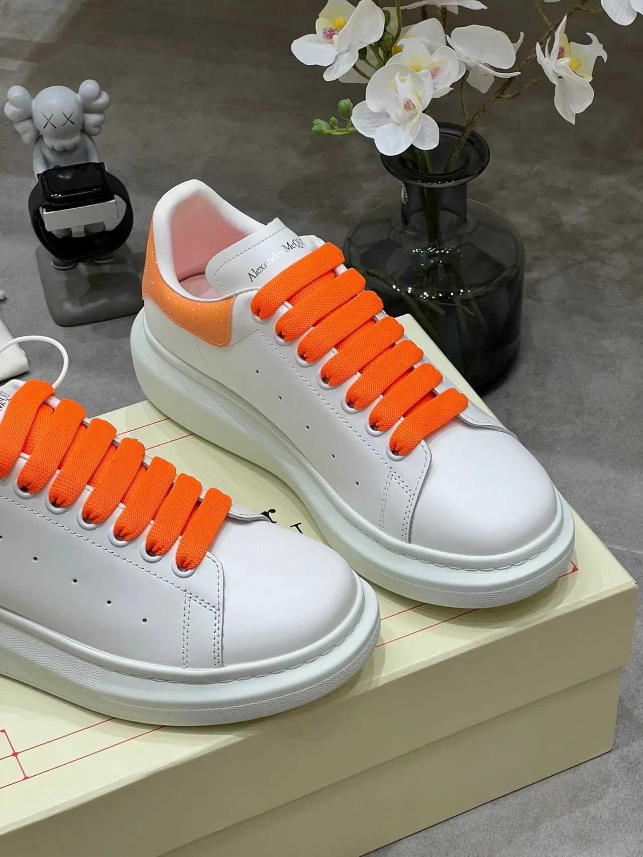 Alexander McQueen sneakers lifestyle oversized blanc orange glitter 5