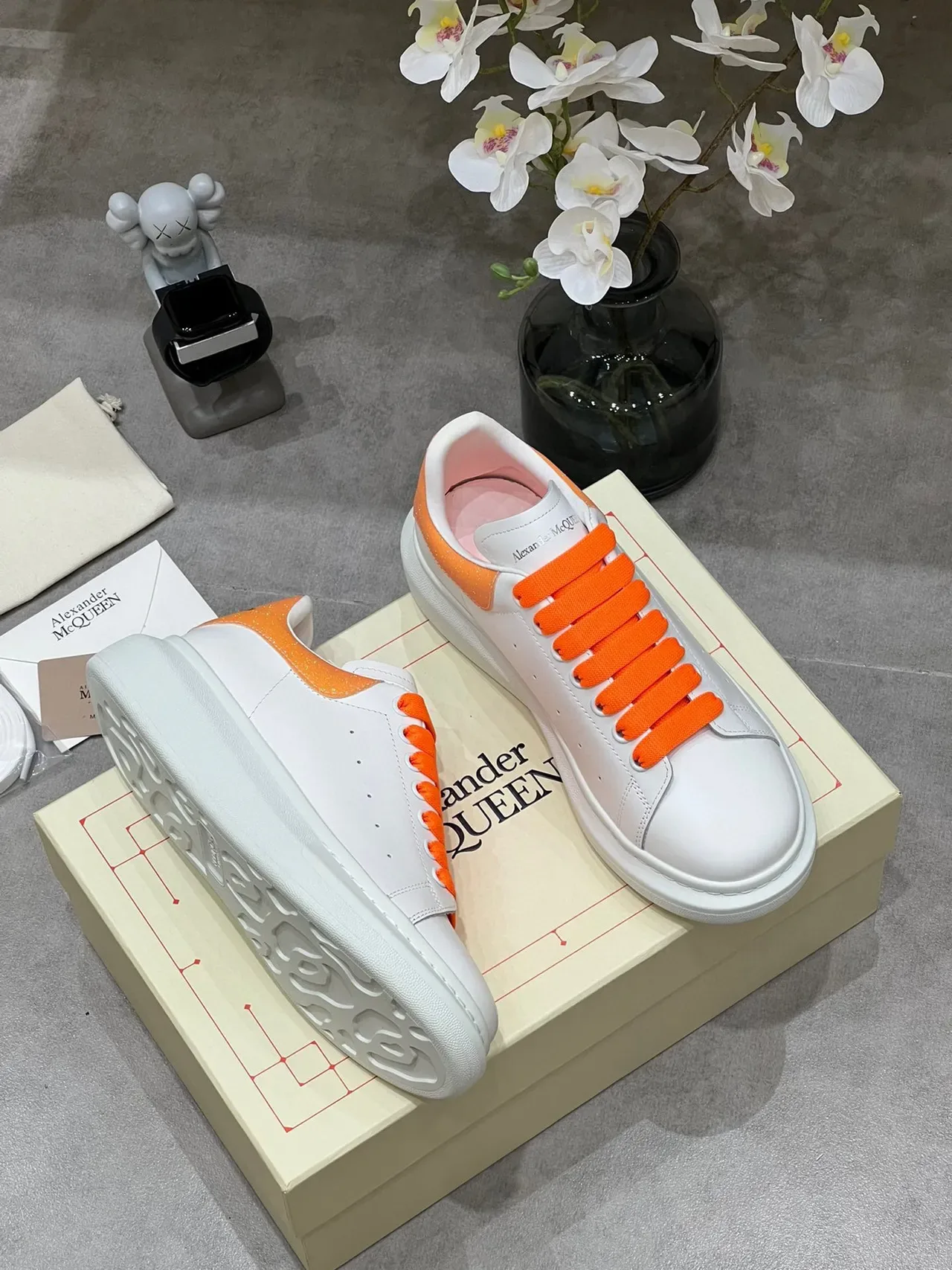 Alexander McQueen sneakers lifestyle oversized blanc orange glitter 6