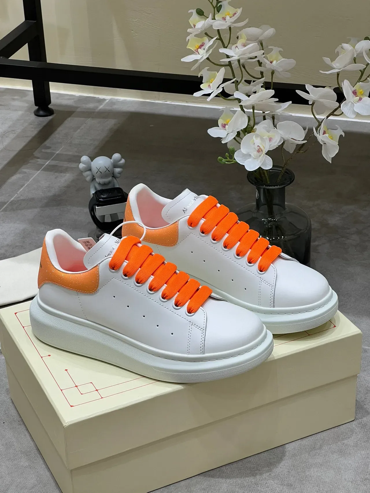 Alexander McQueen sneakers lifestyle oversized blanc orange glitter 8