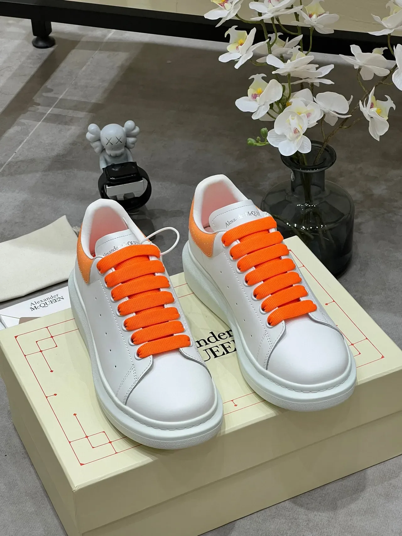 Alexander McQueen sneakers lifestyle oversized blanc orange glitter 9