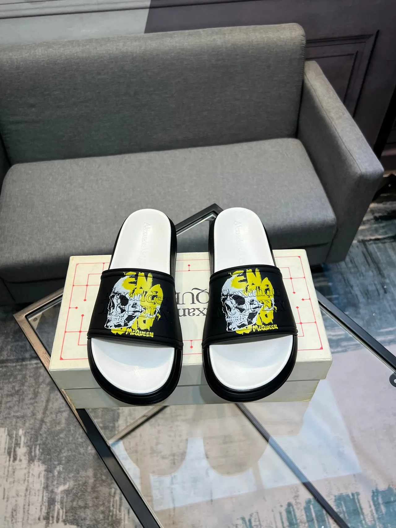 Alexander McQueen Skull Graphic Slide Slipper 2