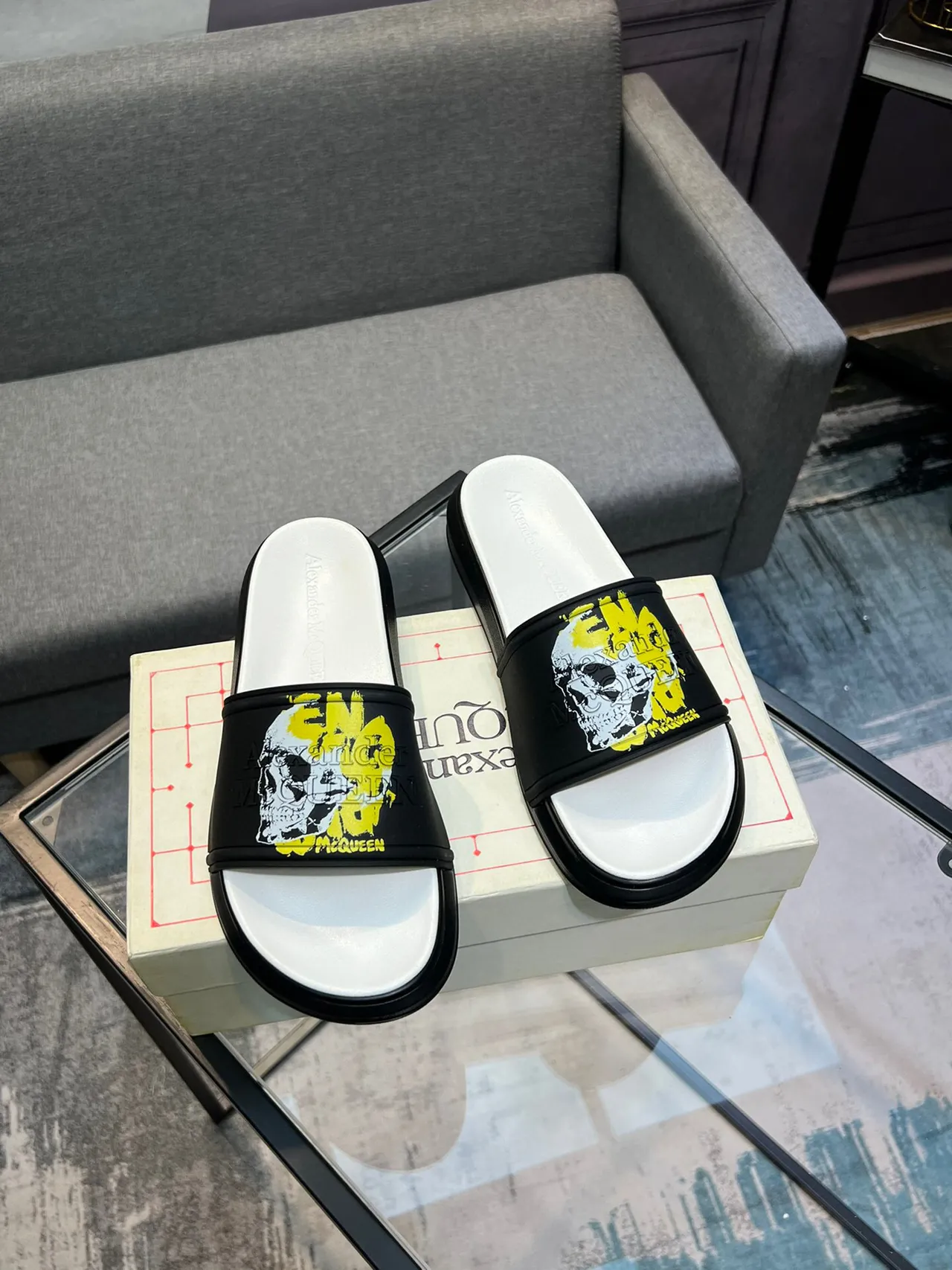 Alexander McQueen Skull Graphic Slide Slipper 5