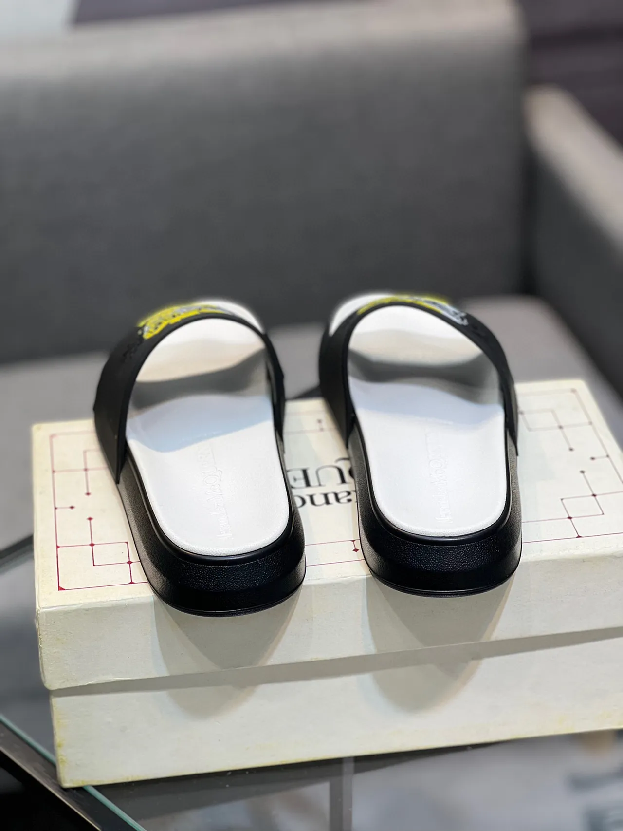 Alexander McQueen Skull Graphic Slide Slipper 8