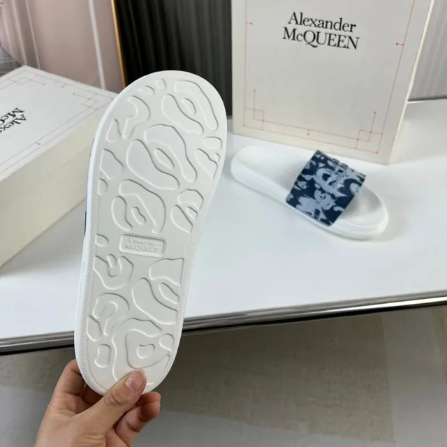 Alexander McQueen White Navy Printed Strap Embossed Logo Slippers 3