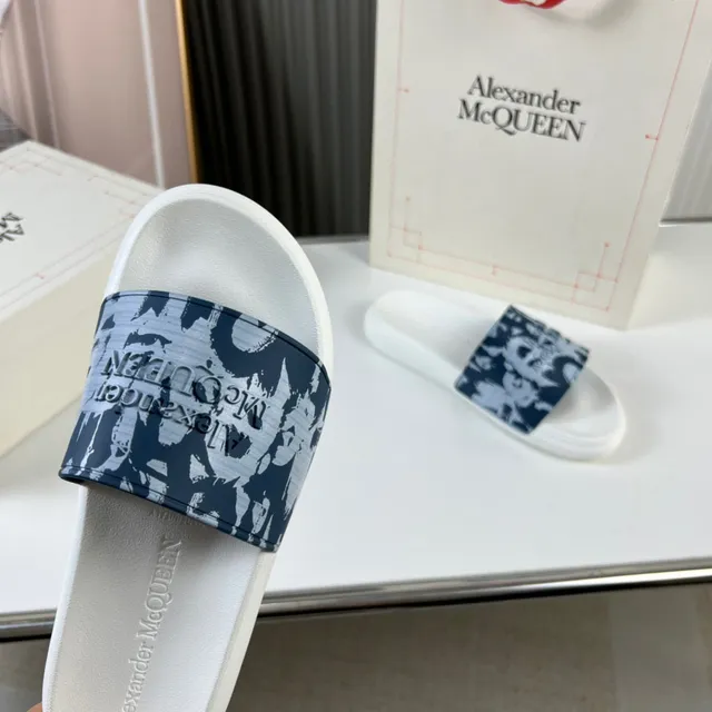 Alexander McQueen White Navy Printed Strap Embossed Logo Slippers 4