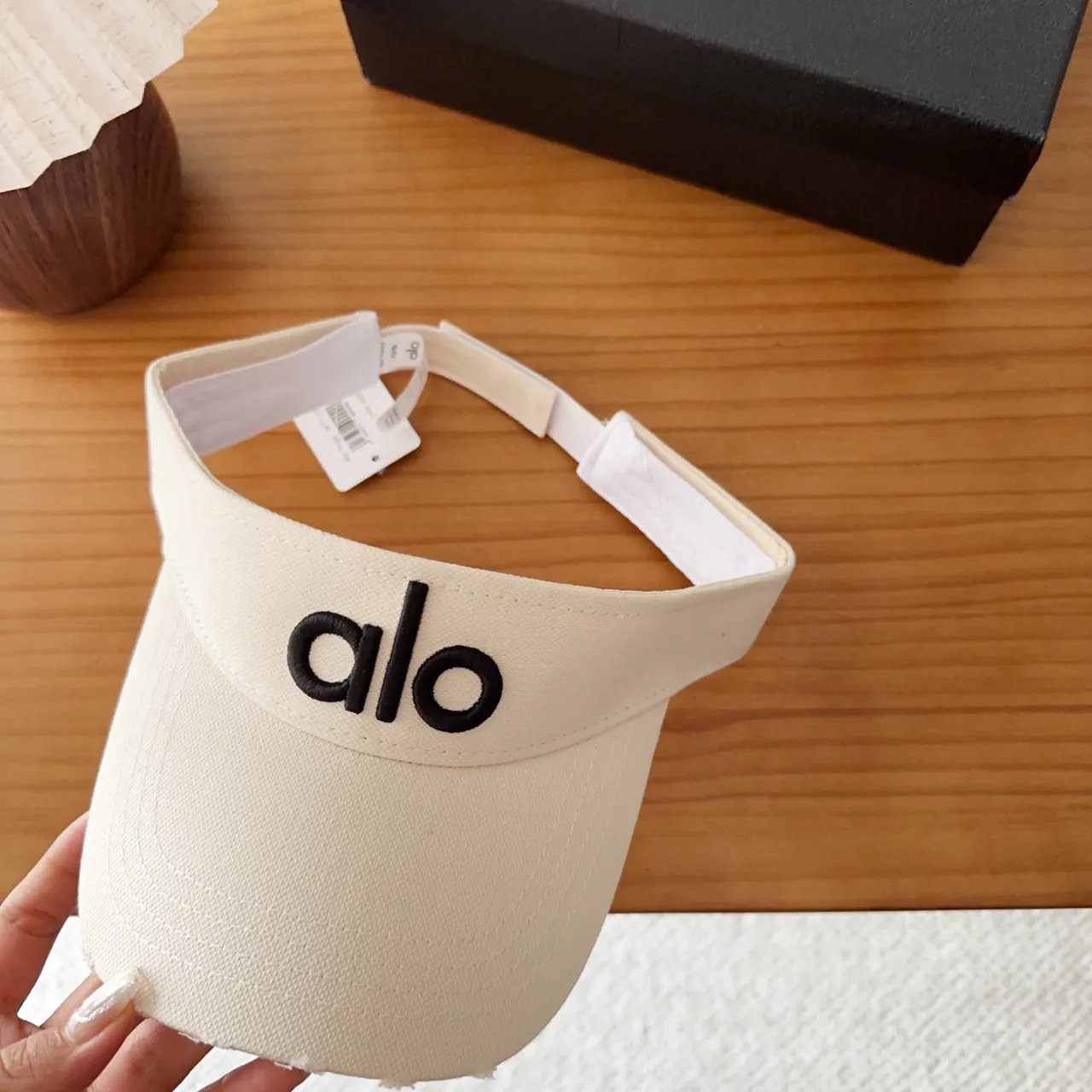 Casquette de baseball Alo beige et noir avec logo brodé minimaliste 6