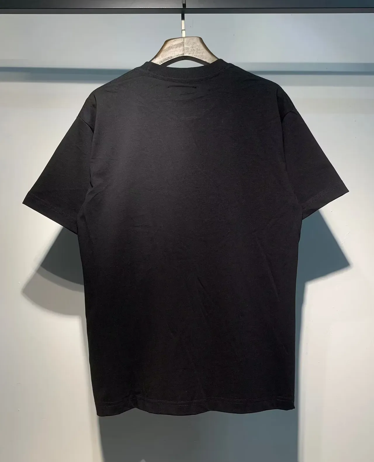 Amiri Logo Graphic T-Shirt 10