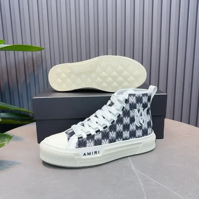 Amiri Skel Top High Monogram bleu marine et blanc sneakers lifestyle 5