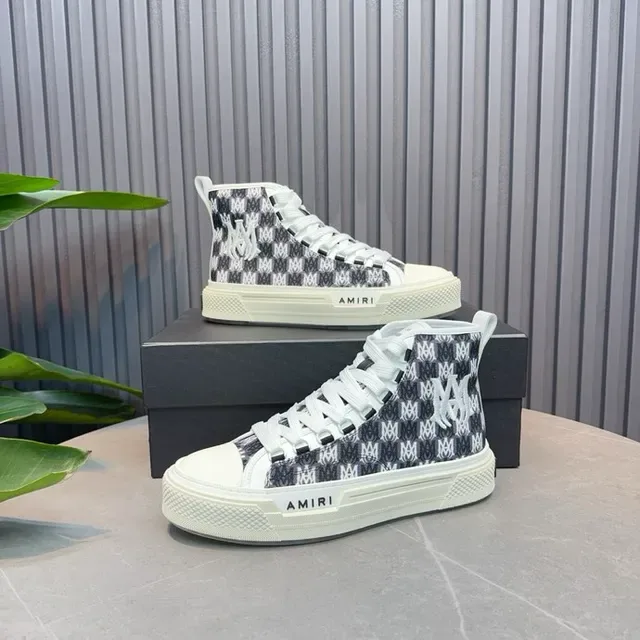 Amiri Skel Top High Monogram bleu marine et blanc sneakers lifestyle 6