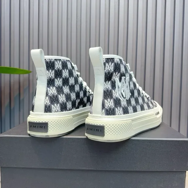 Amiri Skel Top High Monogram bleu marine et blanc sneakers lifestyle 7
