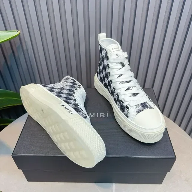 Amiri Skel Top High Monogram bleu marine et blanc sneakers lifestyle 8