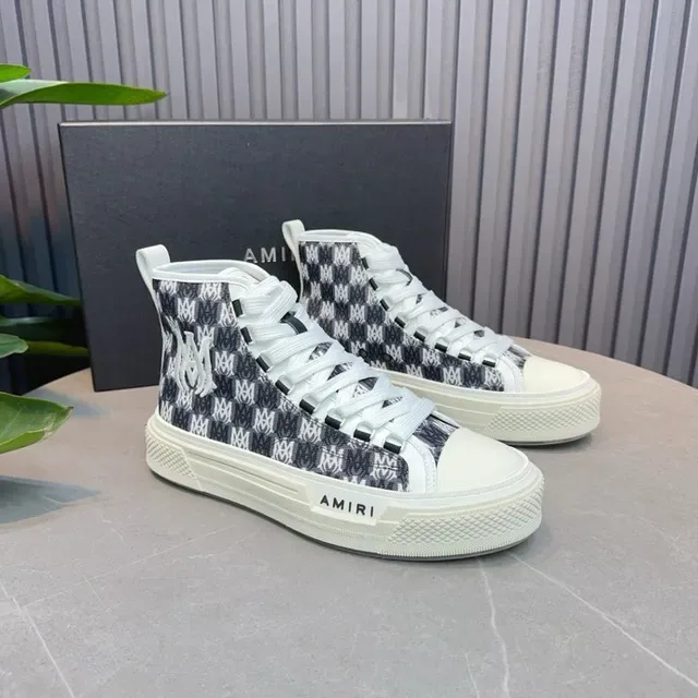 Amiri Skel Top High Monogram bleu marine et blanc sneakers lifestyle 9