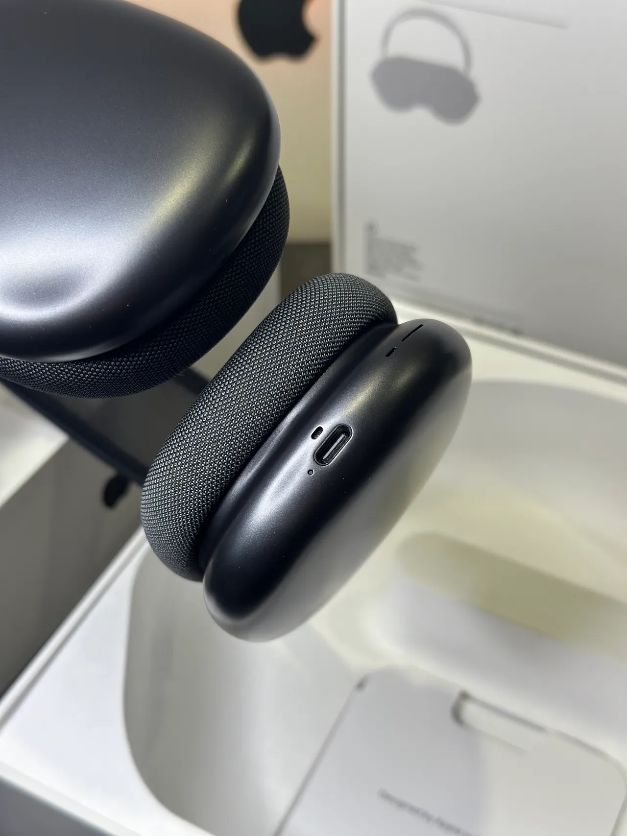 Apple AirPods Max Dark Gray Over-Ear Headphones 8