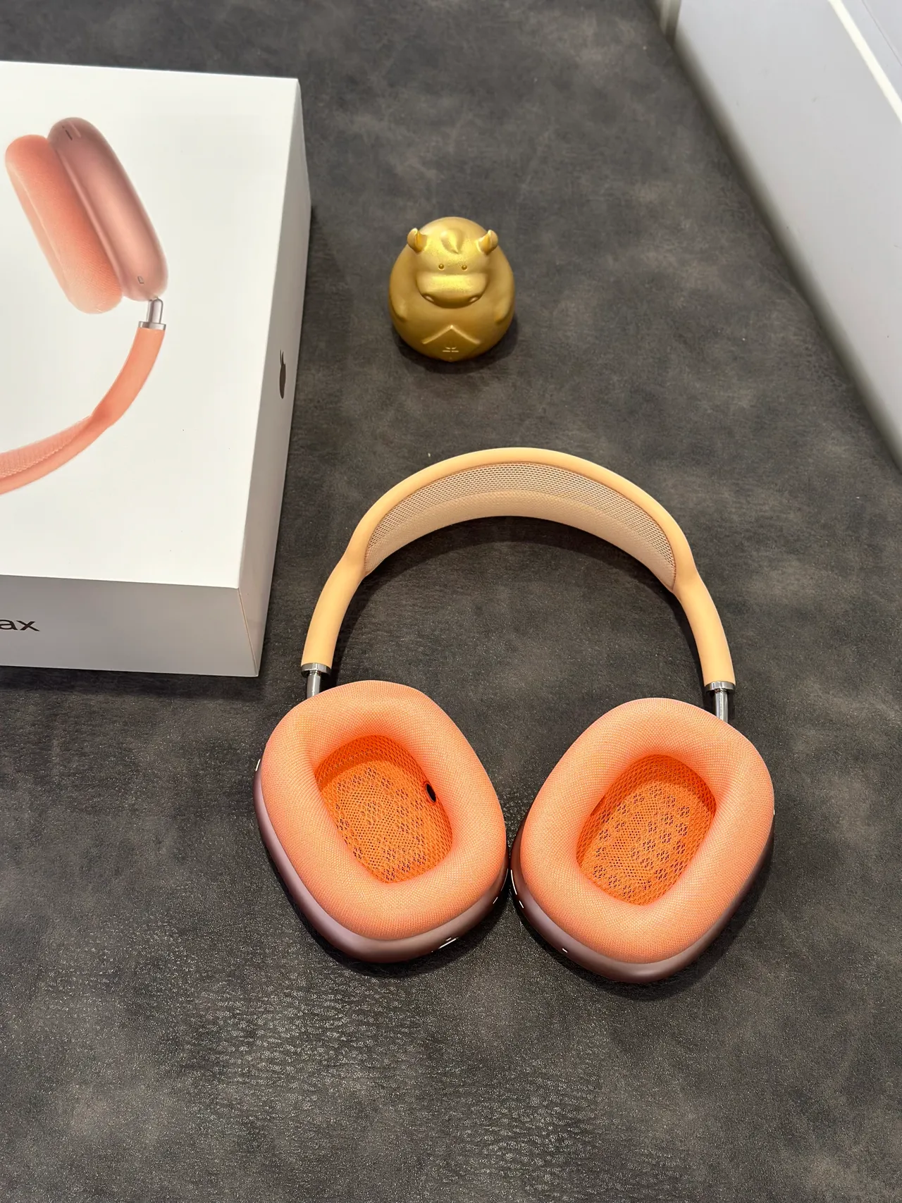 Apple AirPods Max Orange Beige Silicone-Covered Earcups Mesh Headband Over-ear Headphones 4