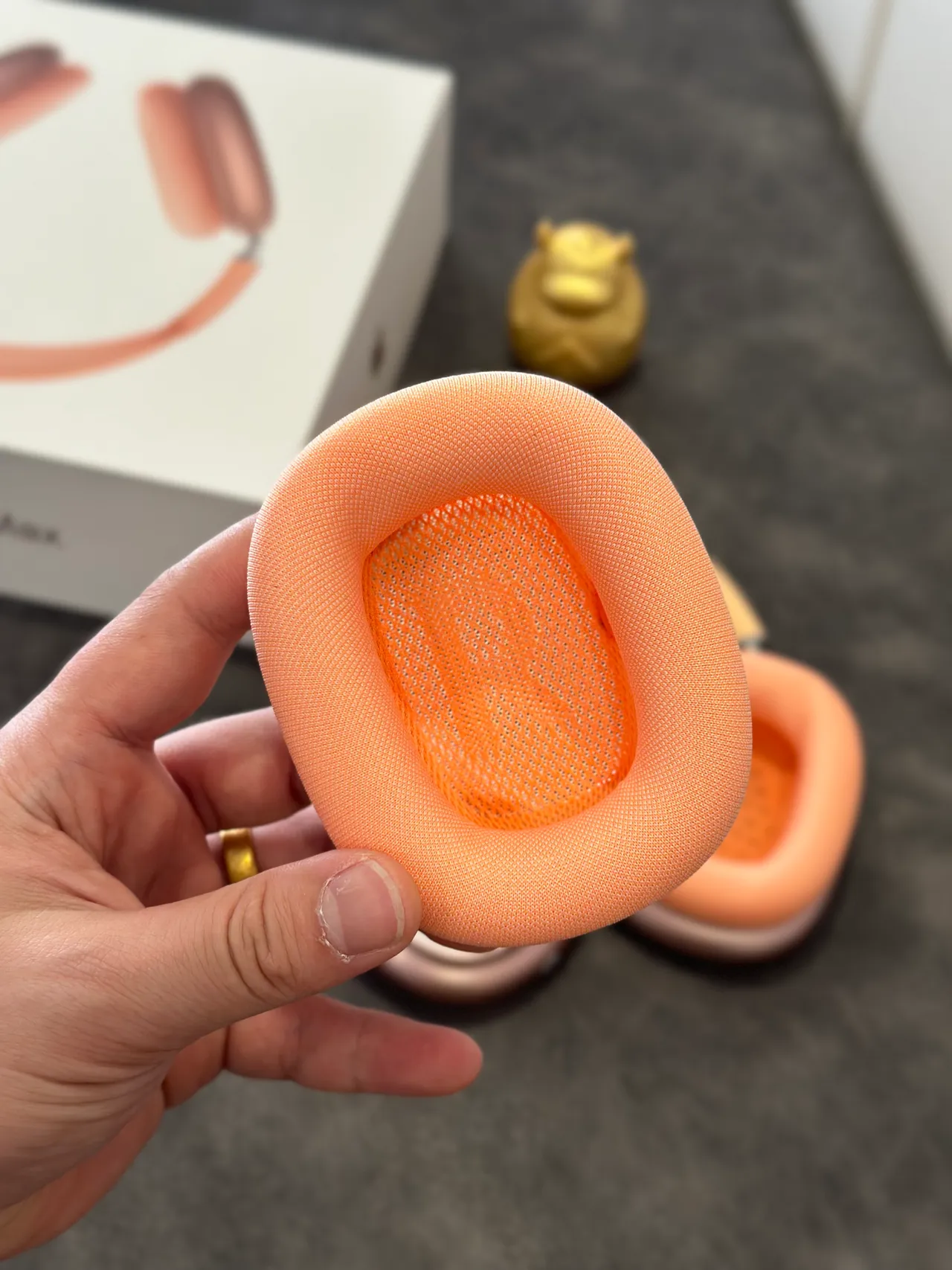 Apple AirPods Max Orange Beige Silicone-Covered Earcups Mesh Headband Over-ear Headphones 5