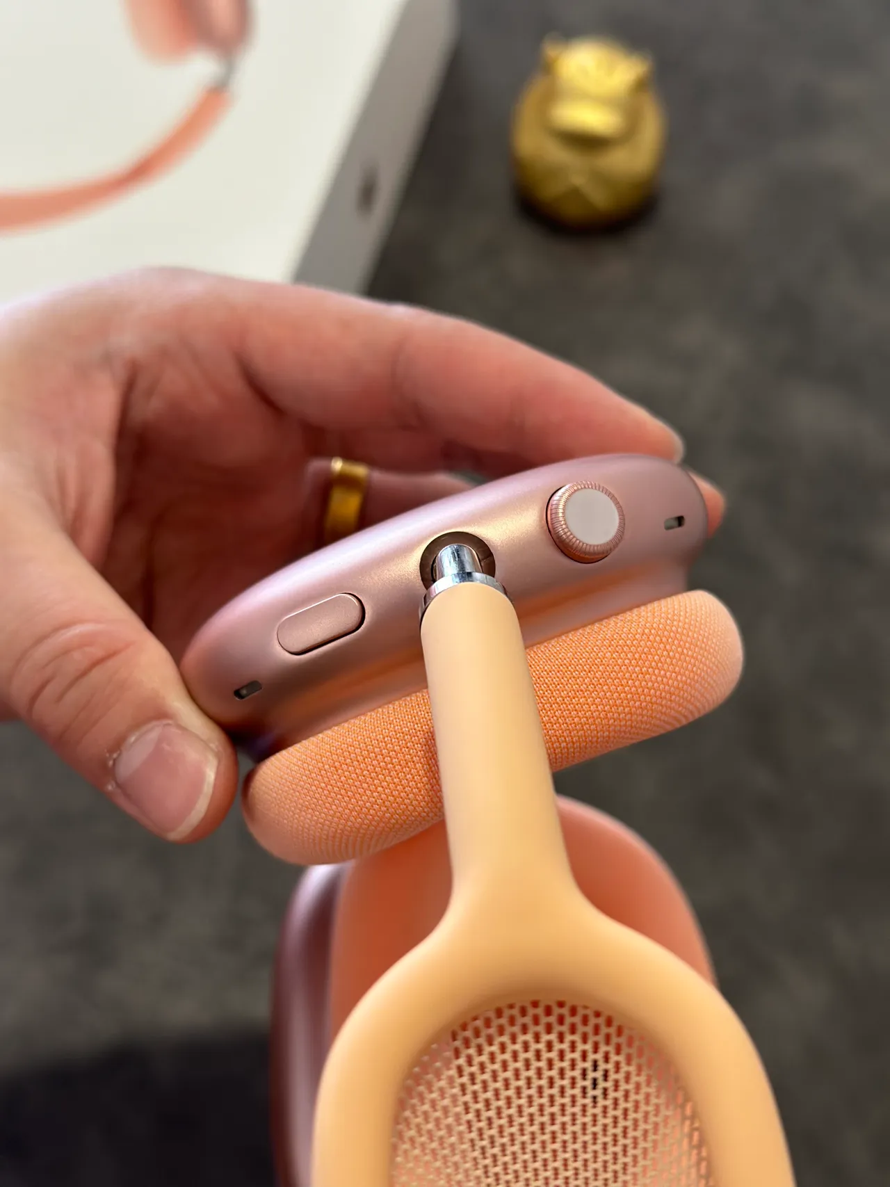 Apple AirPods Max Orange Beige Silicone-Covered Earcups Mesh Headband Over-ear Headphones 6