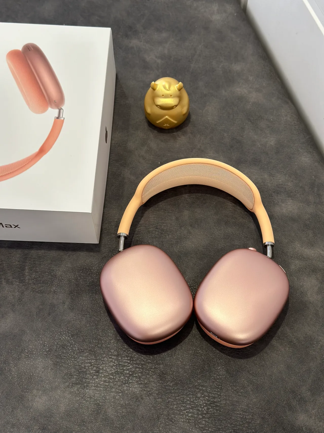 Apple AirPods Max Orange Beige Silicone-Covered Earcups Mesh Headband Over-ear Headphones 8