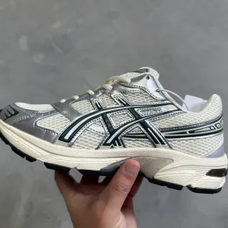 ASICS Beige Silver Mesh And Synthetic Overlay Upper Metallic Accents Running Shoes