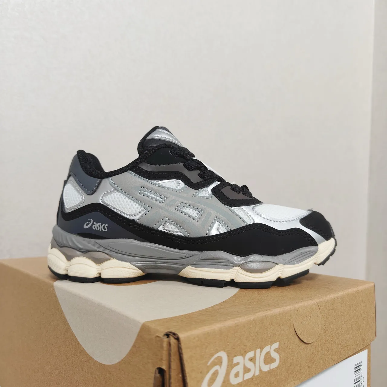 ASICS Black Silver Midsole Layered Synthetic Upper Chunky Sneakers 10