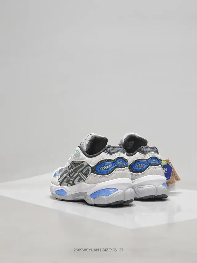 ASICS सफेद नीली मिडसोल मेश और सिंथेटिक ओवरले चंकी स्नीकर्स 5