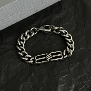 Balenciaga BB pulido tono plateado pulsera de cadena gruesa