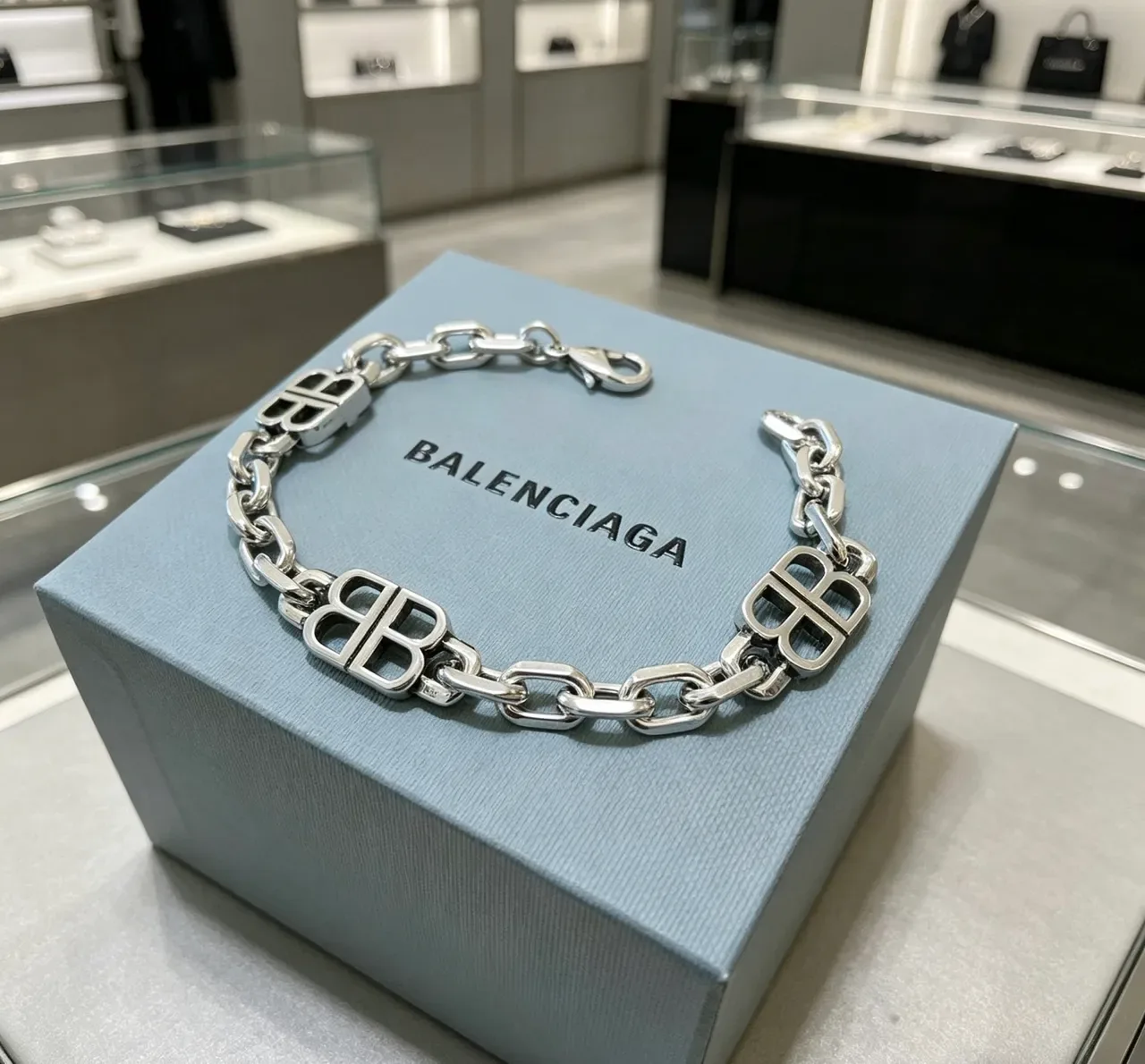 Balenciaga BB Chain pulseira de tom prateado com logo 2