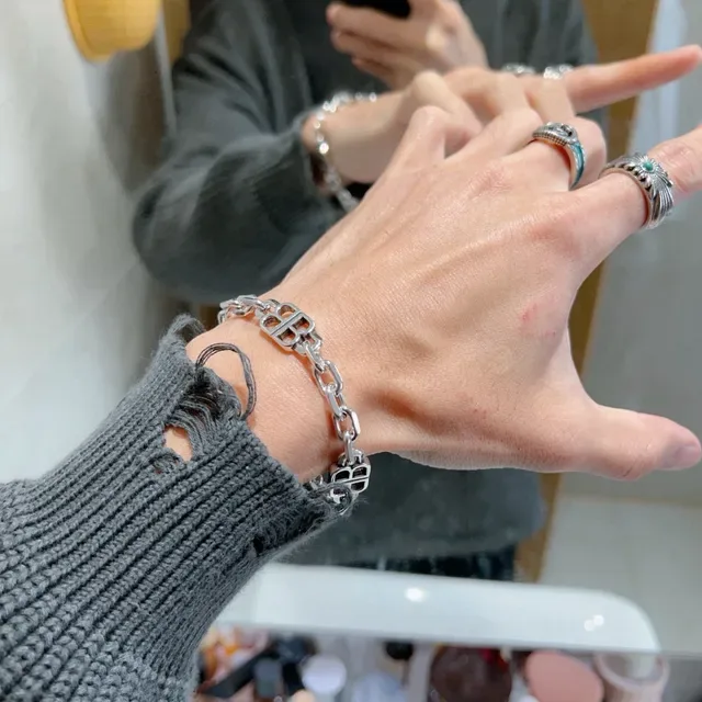 Balenciaga BB Chain pulseira de tom prateado com logo 4