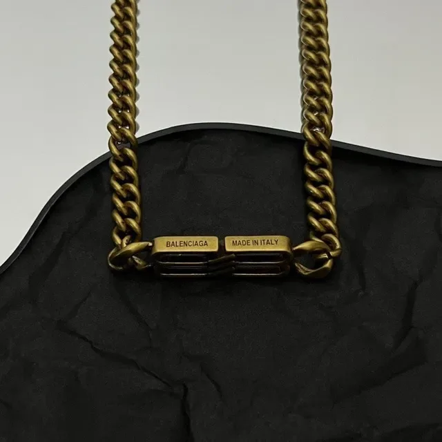 Colar Balenciaga BB Icon Gourmette Corrente Curb Chain Dourada Latão Antigo 2