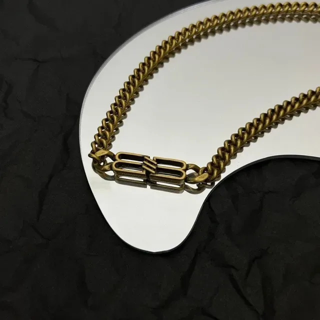 Colar Balenciaga BB Icon Gourmette Corrente Curb Chain Dourada Latão Antigo 3
