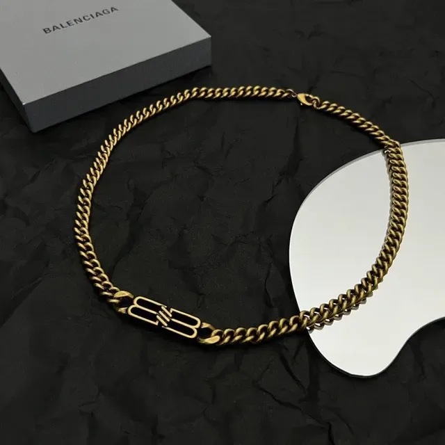Colar Balenciaga BB Icon Gourmette Corrente Curb Chain Dourada Latão Antigo 4