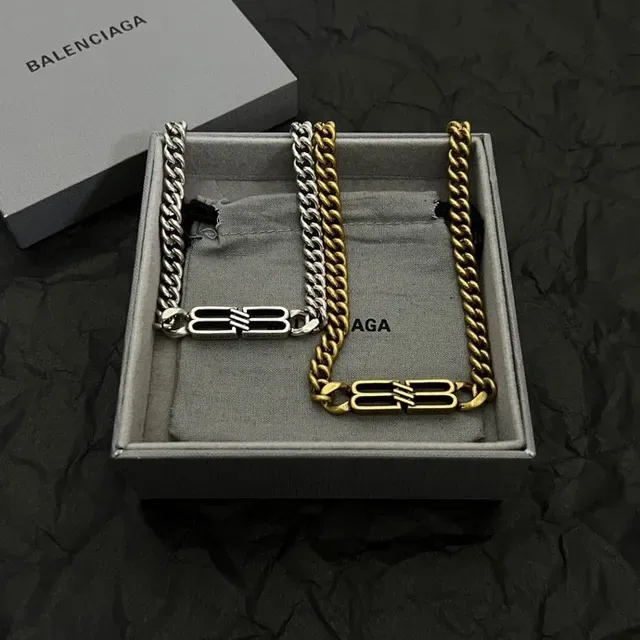 Colar Balenciaga BB Icon Gourmette Corrente Curb Chain Dourada Latão Antigo 6