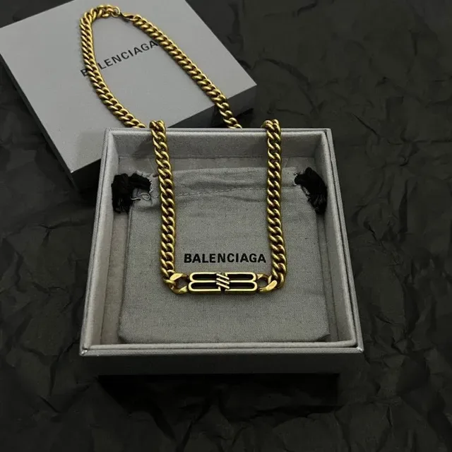 Colar Balenciaga BB Icon Gourmette Corrente Curb Chain Dourada Latão Antigo 7