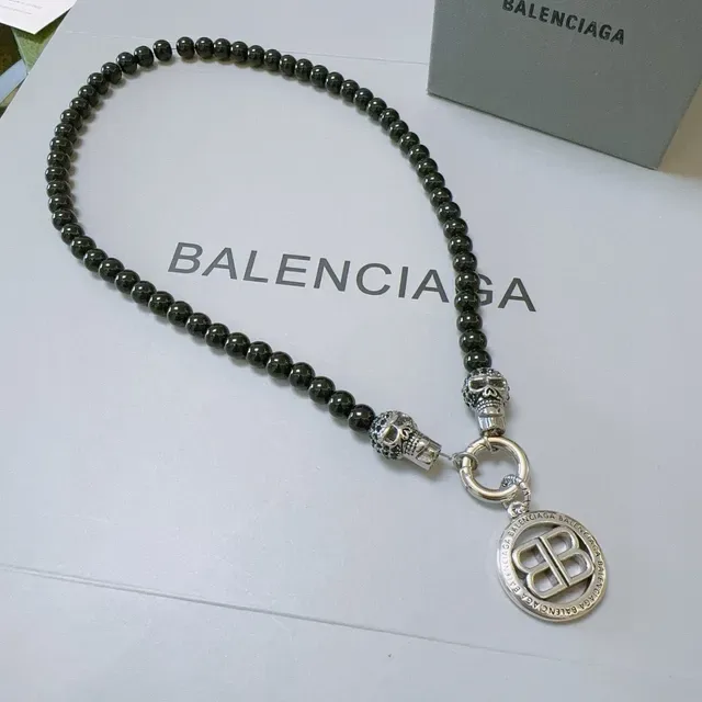 Balenciaga BB Collier Pendentif Noir Chaîne de Perles Argent 6