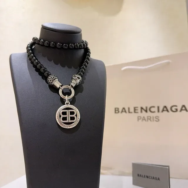 Balenciaga BB Collier Pendentif Noir Chaîne de Perles Argent 7