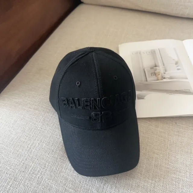 Balenciaga Casquette de baseball à six panneaux structurée avec logo brodé en tonalité noire 2