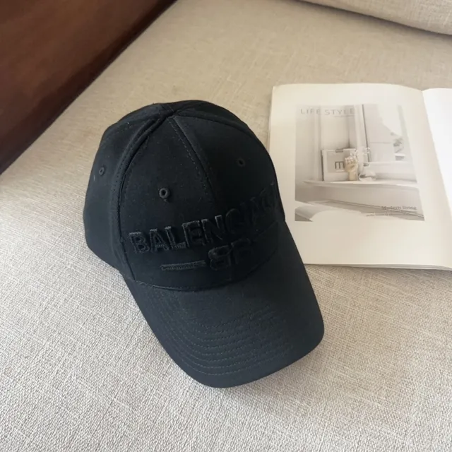 Balenciaga Casquette de baseball à six panneaux structurée avec logo brodé en tonalité noire 4