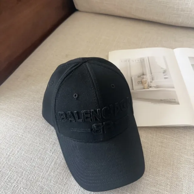 Balenciaga Casquette de baseball à six panneaux structurée avec logo brodé en tonalité noire 8